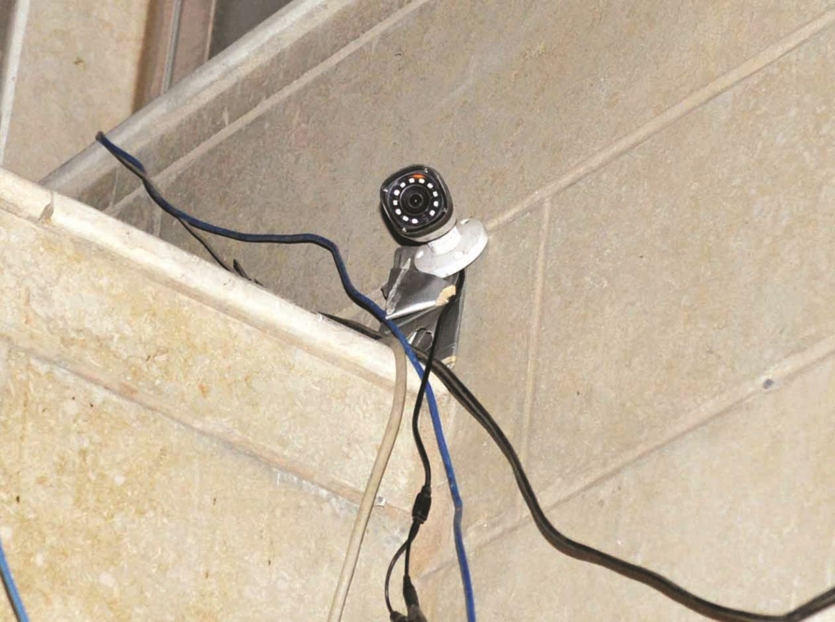 كاميرا مراقبة في أحد المعاهد