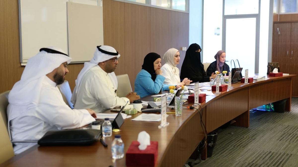 مريم العنزي مترئسة لجنة التحكيم