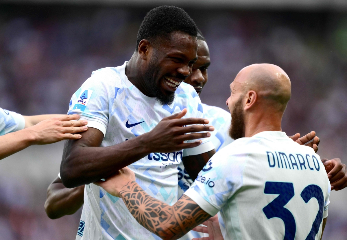  ماركوس تورام محتفلاً بهدفه مع فيديريكو ديماركو 
(أ ف ب)