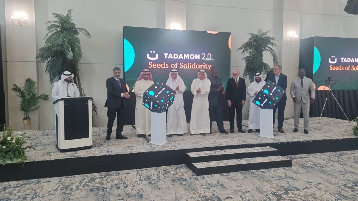 صورة جماعية بعد توقيع الاتفاقية