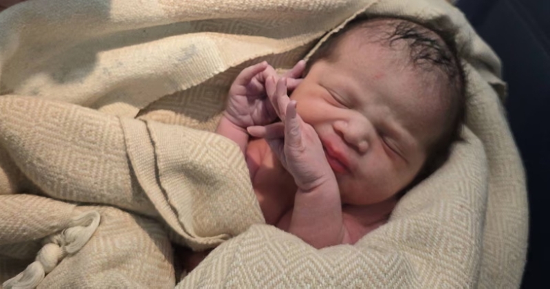 أميركية تضع مولودتها خلال رحلة جوية