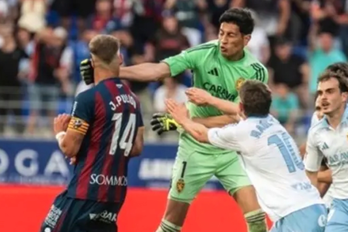 إستيبان أندرادا وجّه لكمة في وجه اللاعب خورخي بوليدو 