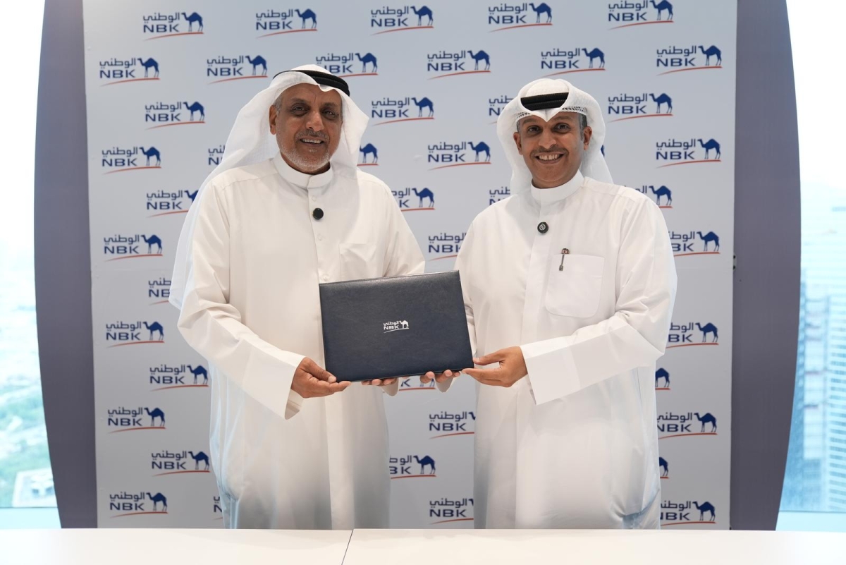 التركي ورئيس فريق الغوص وليد الفاضل خلال توقيع الرعاية