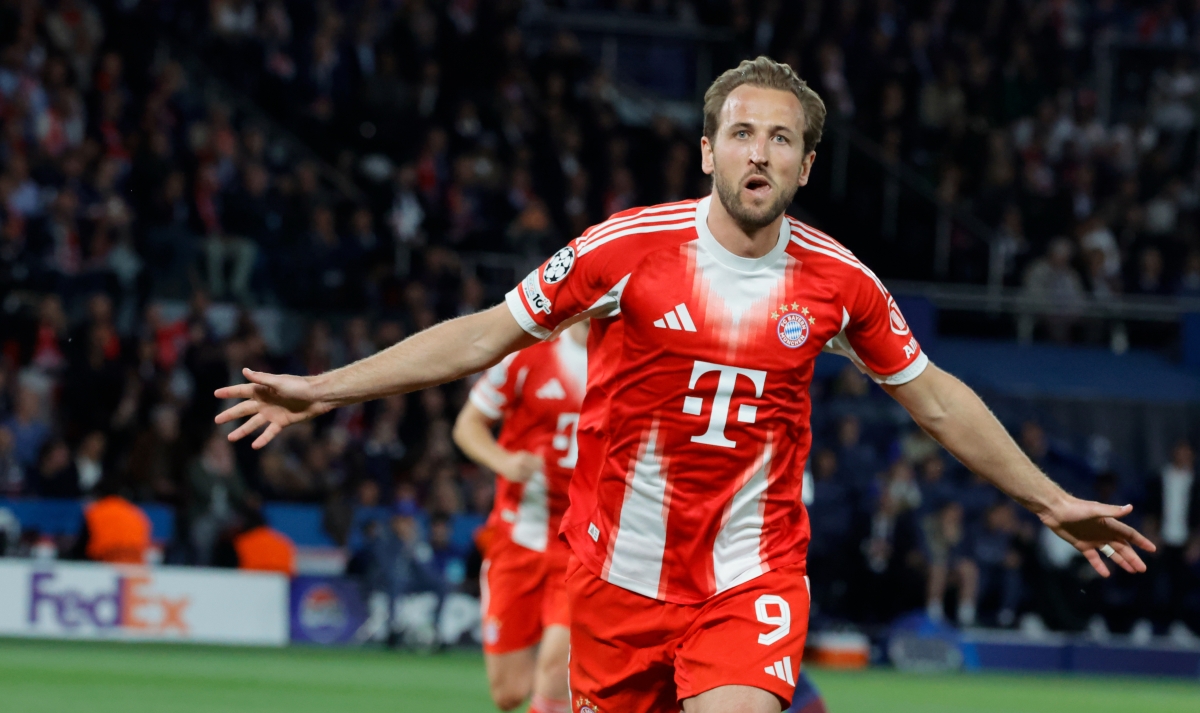 هاري كاين محتفلاً بهدفه