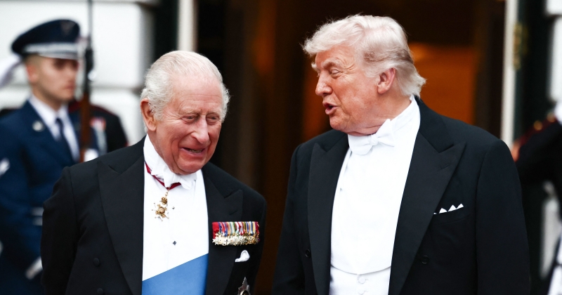 تشارلز الثالث لترامب مُمازحاً: لولانا لكنتم تتكلّمون الفرنسية 