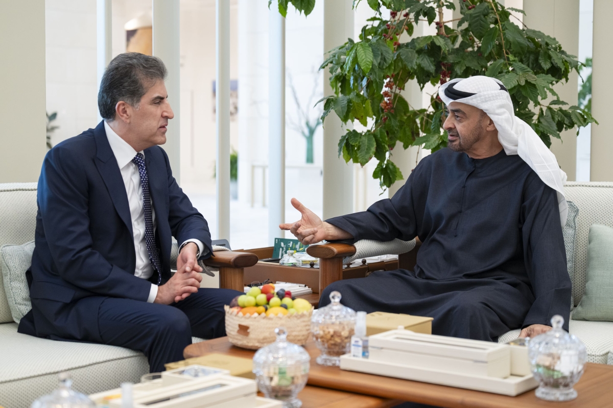 محمد بن زايد مستقبلاً بارزاني في أبوظبي (وام)