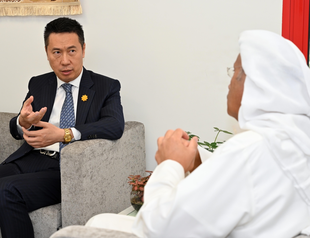 رئيس التحرير والسفير الصيني