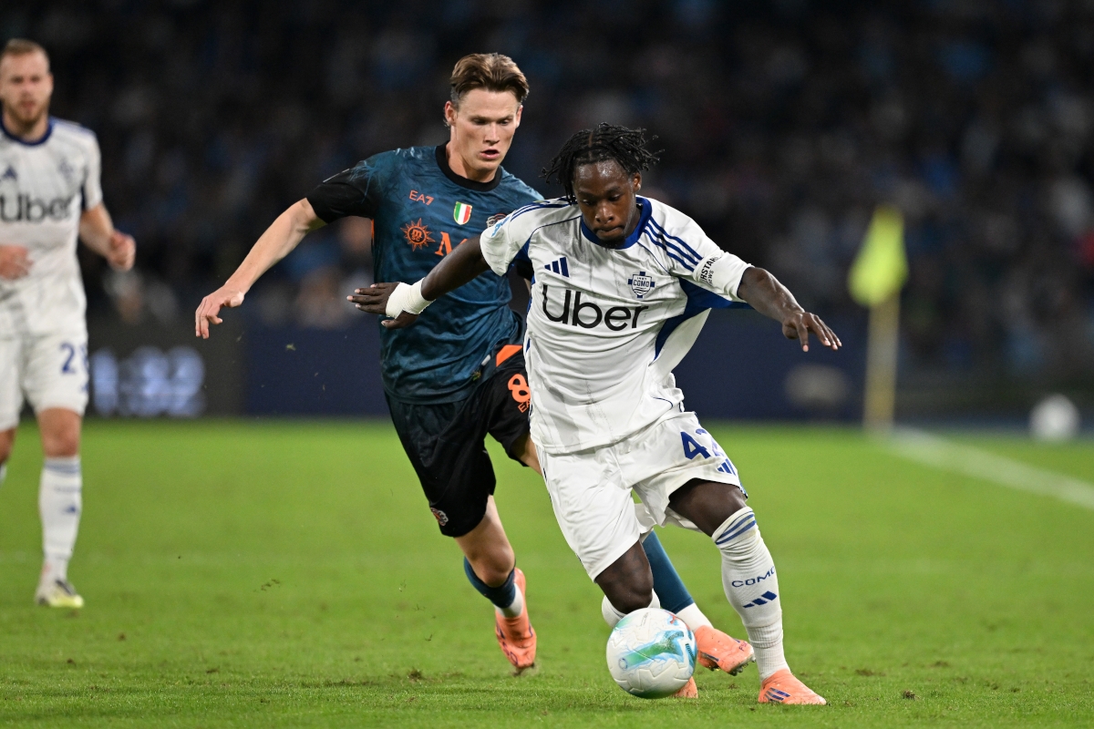 كومو ونابولي في مباراة سابقة