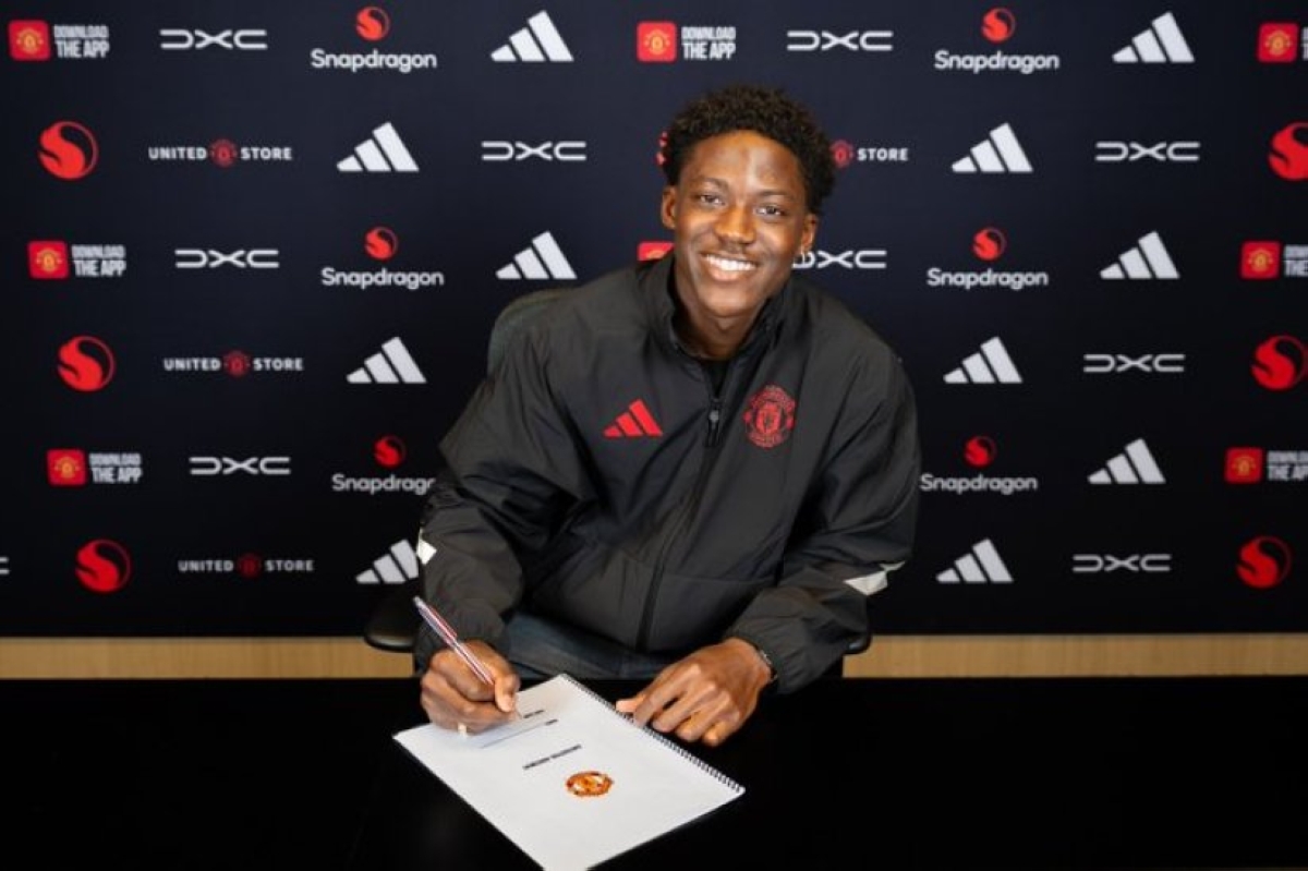 كوبي ماينو موقعاً العقد