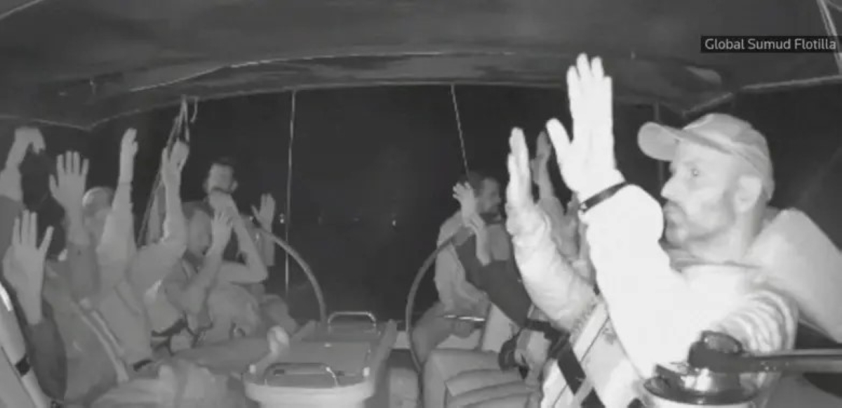 ناشطون من «أسطول الصمود» بعد اقتحام الجيش الإسرائيلي 