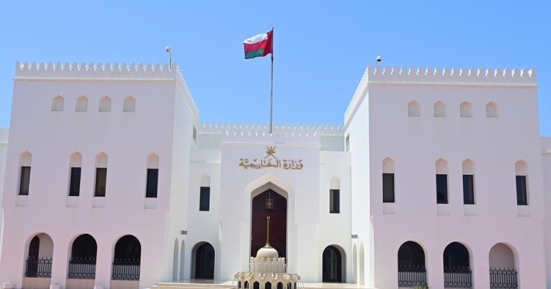 الخارجية العمانية: الوزير البوسعيدي وأمين عام الأمم المتحدة أكدا أهمية تكثيف الجهود لضمان أمن الملاحة البحرية 