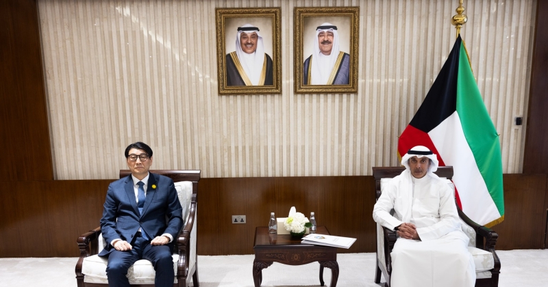 وزير الخارجية يتلقى رسالة من نظيره الكوري 