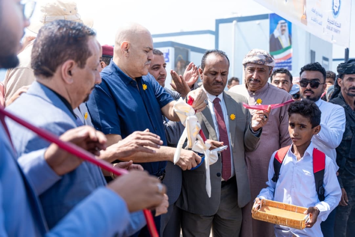 محافظ تعز اليمنية يفتتح القرية