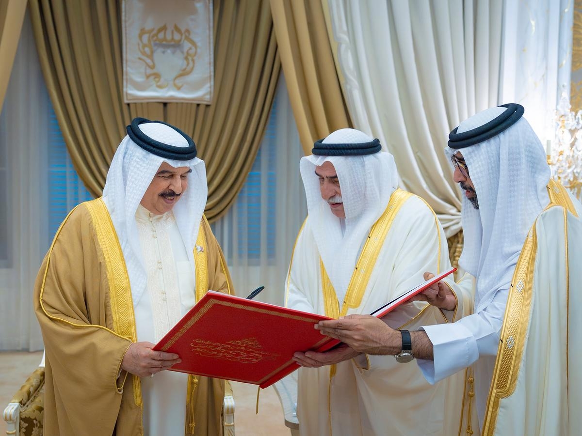 العاهل البحريني يتسلّم وثيقة الولاء (بنا)