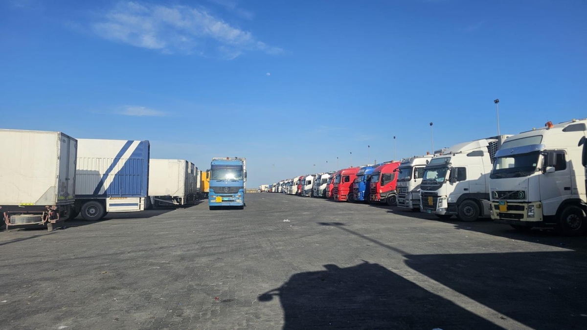 حركة نقل دؤوبة للبضائع بين البلدين (أرشيفية)
