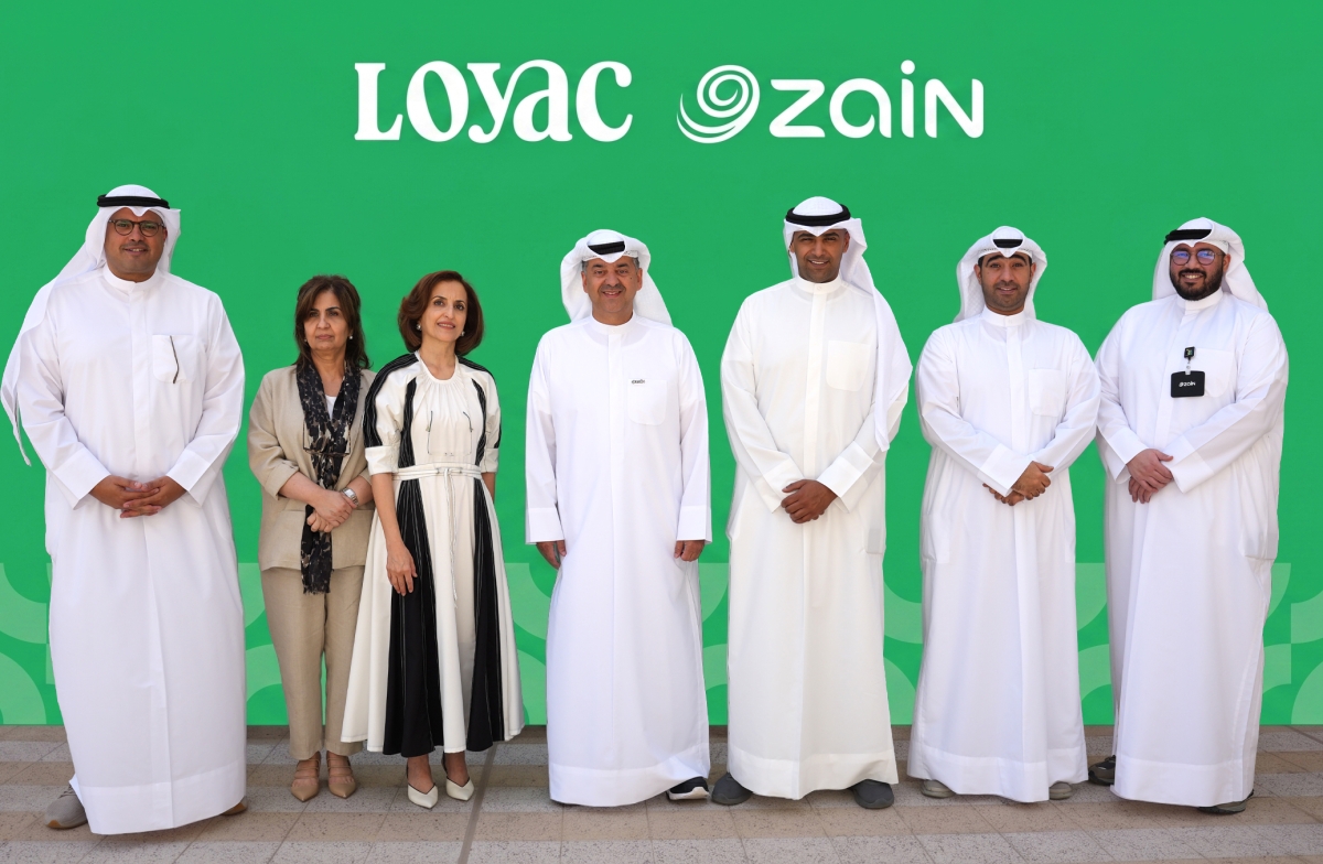 الخشتي والمرزوق مع مسؤولي «زين» و«لوياك»