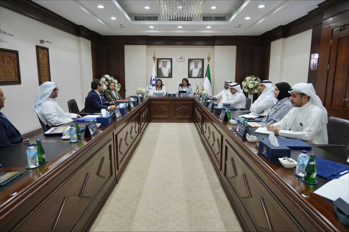 من الاجتماع