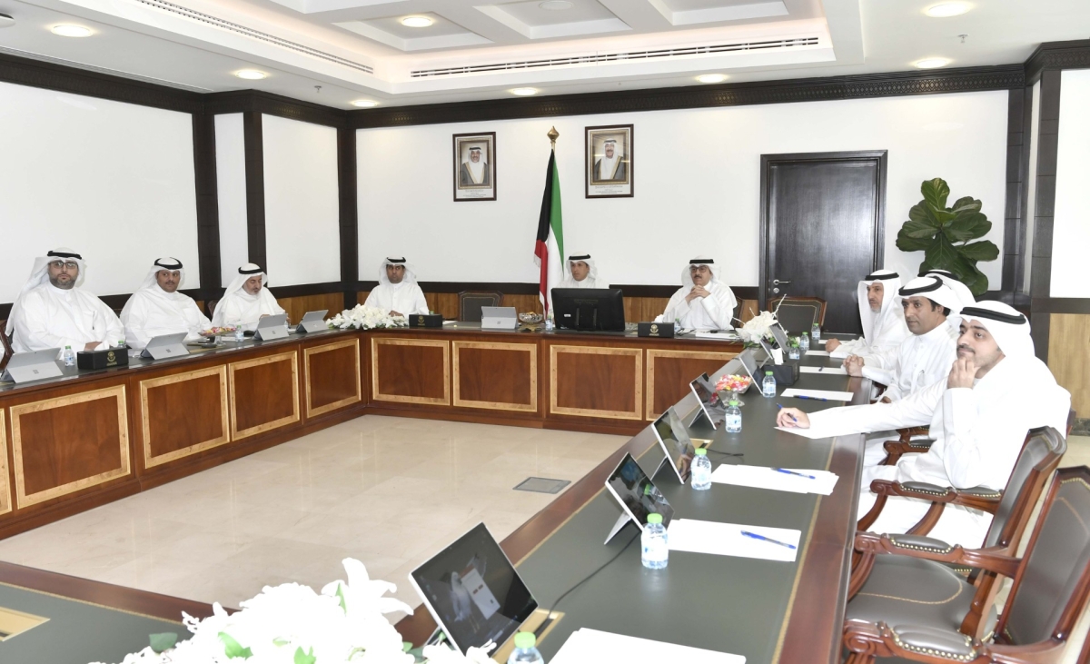 متابعة شرح عن الخدمات عبر التطبيق