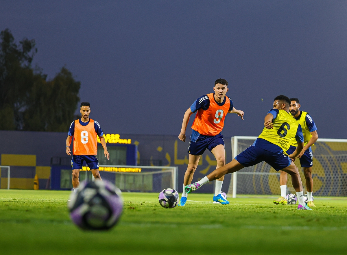 لاعبو النصر خلال المران الأخير