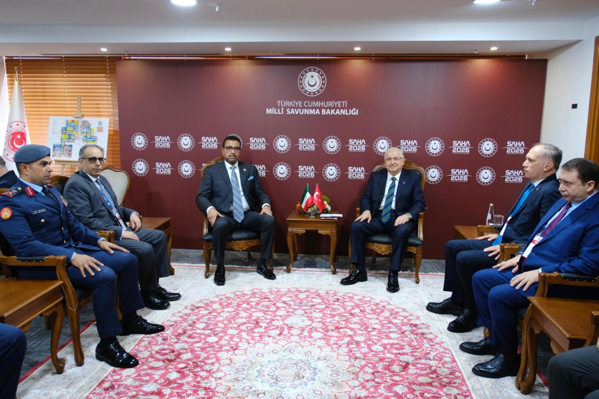 وزير الدفاع في لقائه مع نظيره التركي