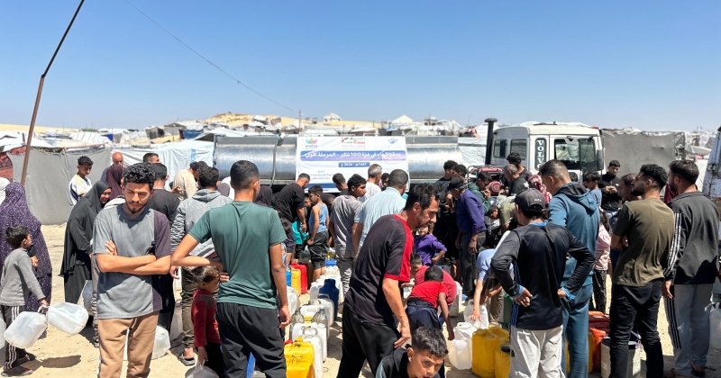 «نماء» تختتم توزيع 100 تنكر مياه في غزة