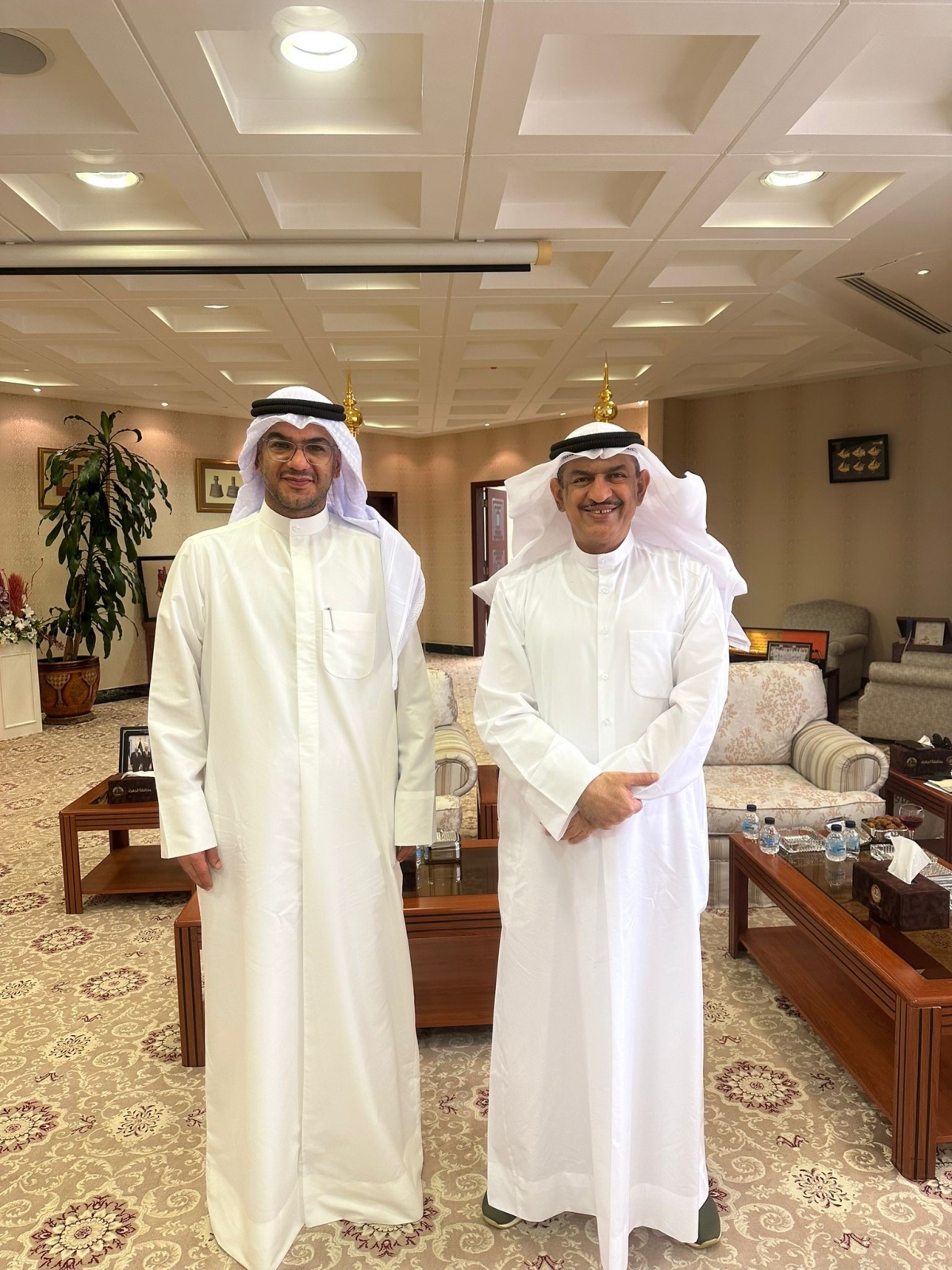 محافظ الجهراء خلال استقباله عبدالحميد المطيري