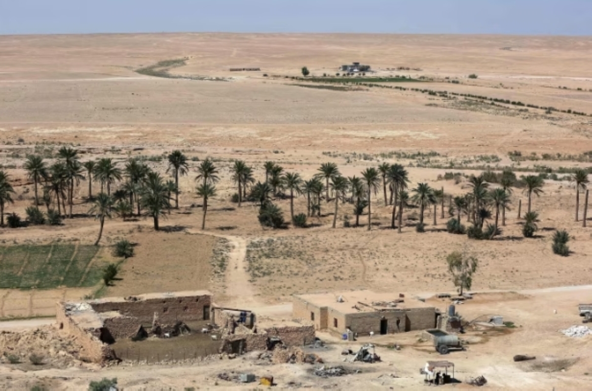 منطقة الصحراء الغربية في العراق واسعة وقليلة السكان (أ ف ب)