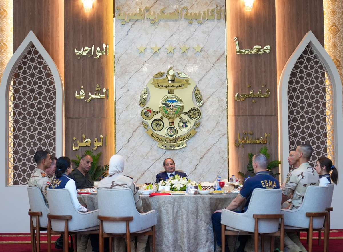 السيسي خلال لقاء مع طلاب الأكاديمية العسكرية