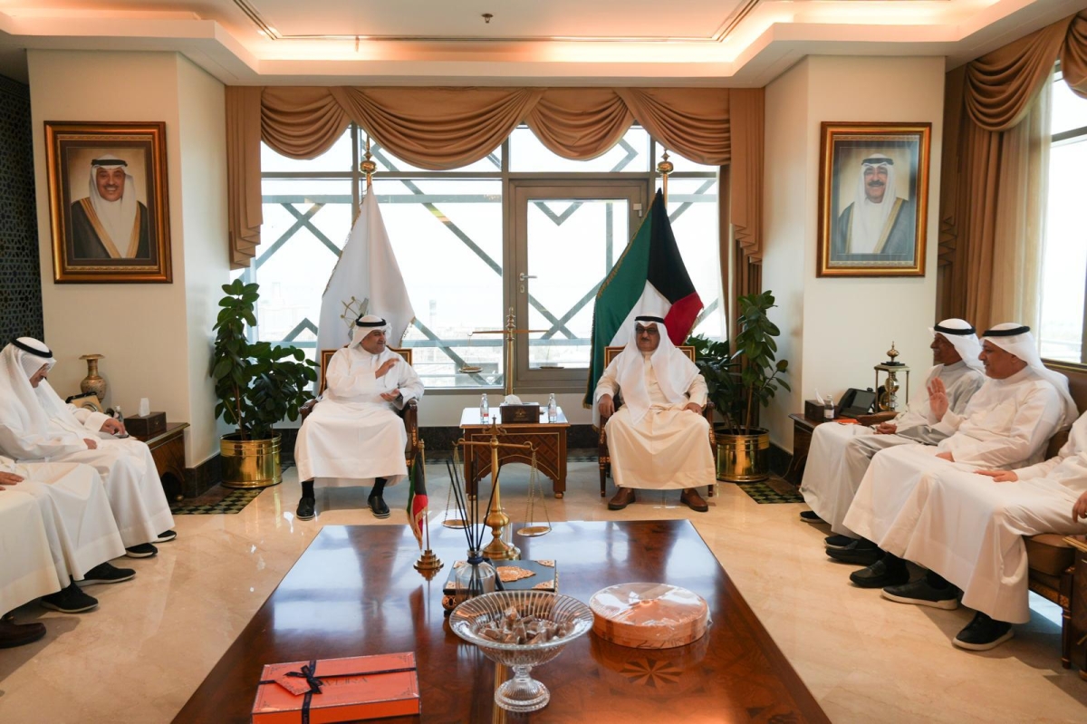 المستشار السميط خلال اللقاء مع االمستشار الصفران