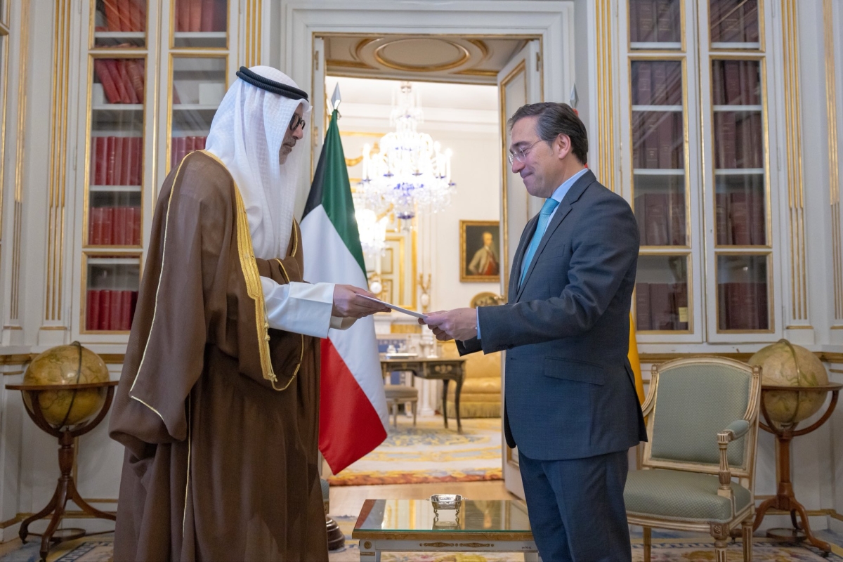 وزير الخارجية يسلم رسالة سمو الأمير