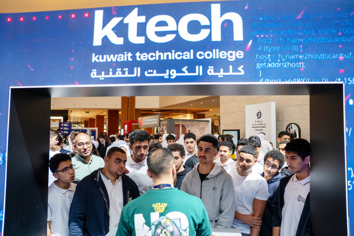 جانب من جناح الكلية في المعرض
