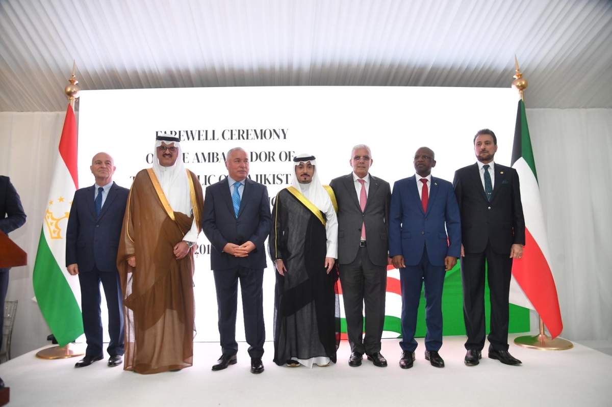 الزيد مع عميد السلك الدبلوماسي الجديد وسفراء فلسطين وجزر القمر ونيكاراغوا وكرواتيا