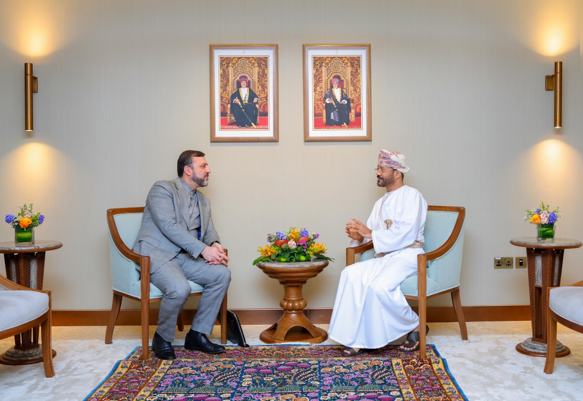 البوسعيدي مستقبلا نائب وزير الخارجية الإيراني