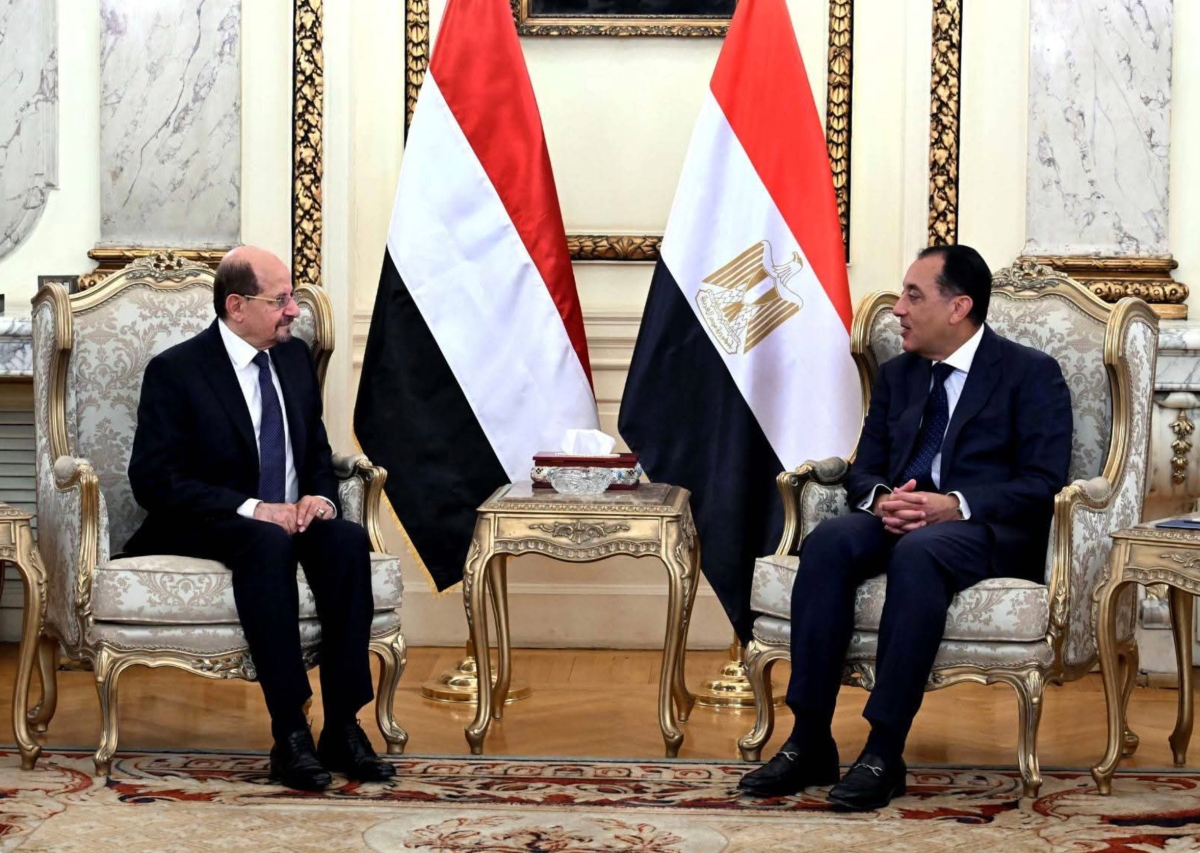 مدبولي مستقبلاً الزنداني في القاهرة 

