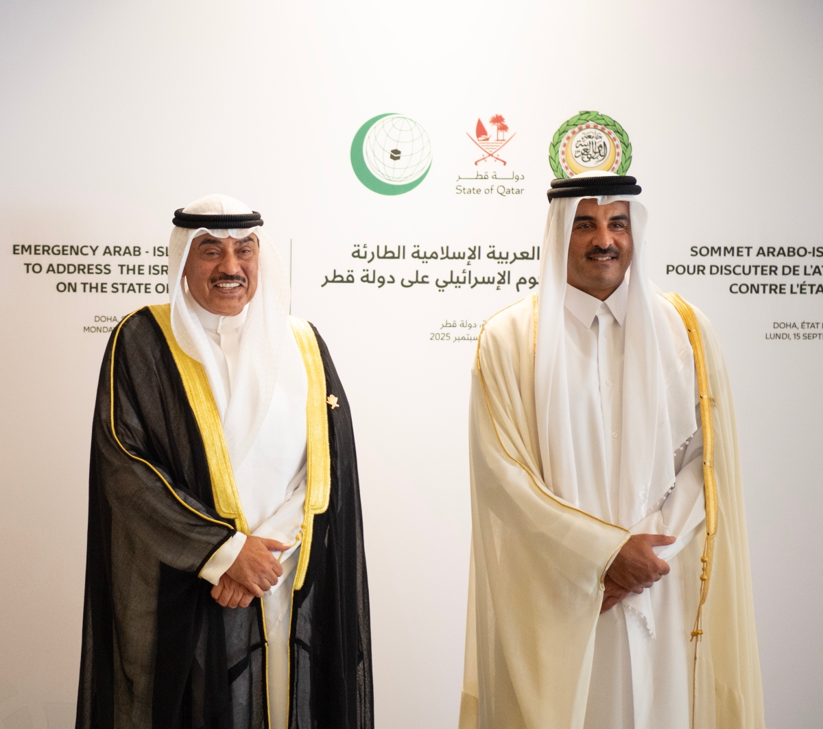 أمير قطر الشيخ تميم بن حمد آل ثاني وممثل سمو الأمير سمو ولي العهد في القمة العربية الإسلامية الطارئة في الدوحة  