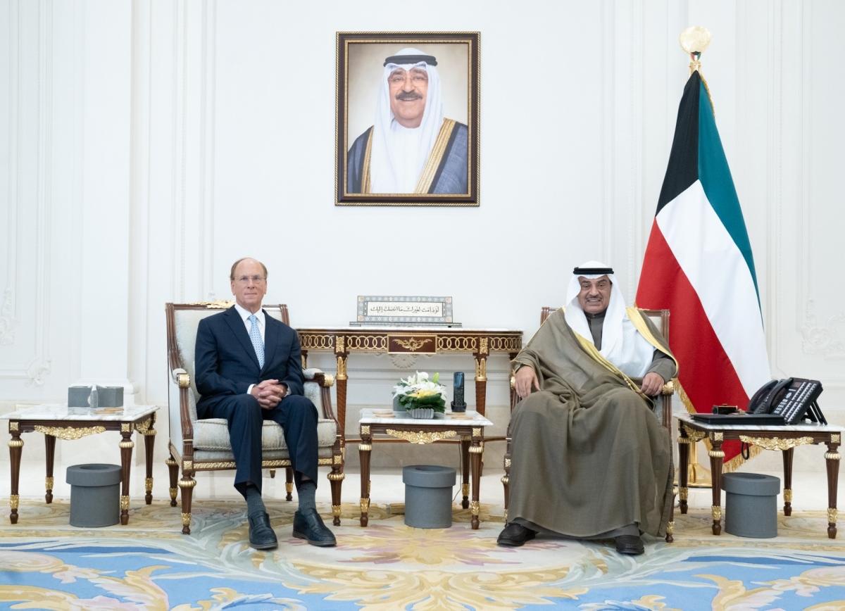 سمو ولي العهد يستقبل الرئيس التنفيذي لشركة بلاك روك 
