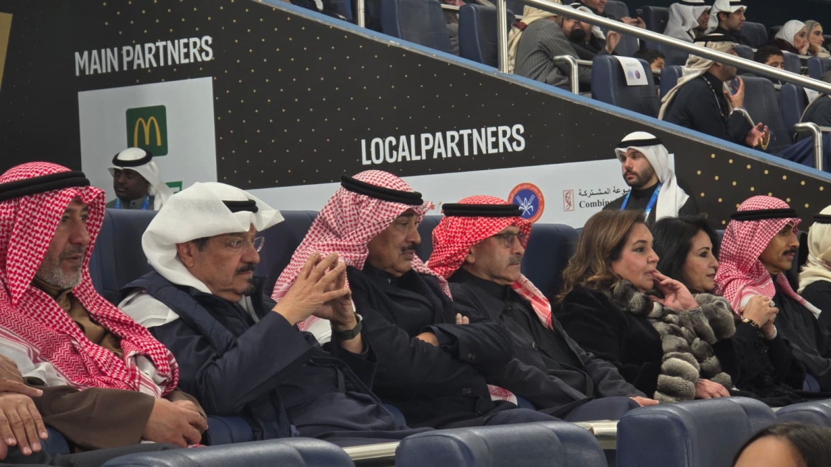 سمو ولي العهد الشيخ صباح خالد الحمد الصباح وسمو الشيخ أحمد عبدالله الأحمد الصباح رئيس مجلس الوزراء خلال حضورهما «السوبر الفرنسي»   