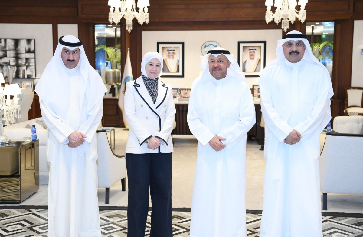 عذبي الناصر خلال لقائه أعضاء مجلس المحافظة