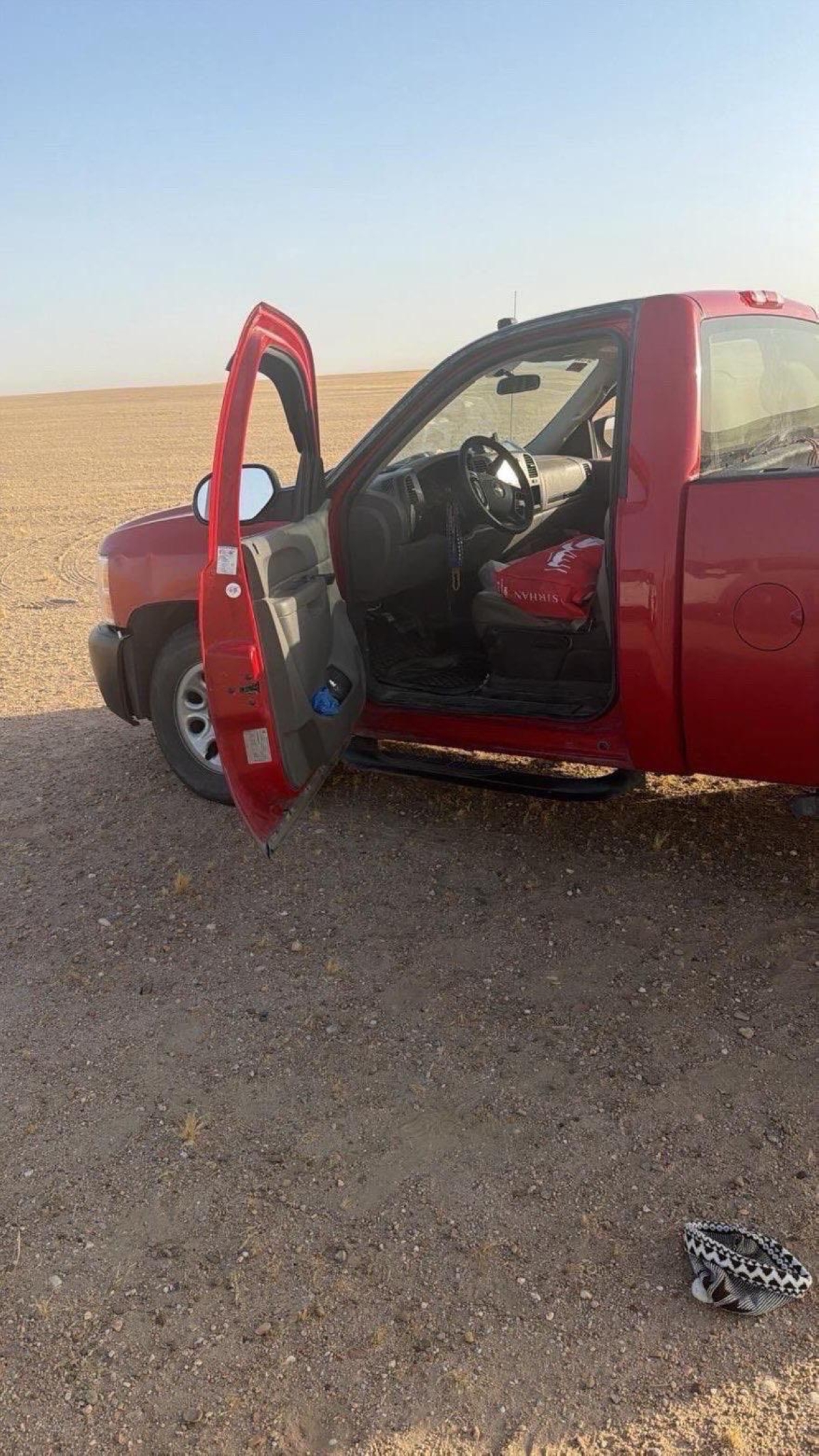 سيارة المساجين الهاربين بعد ضبطهم وضبط السيارة التي توجهوا عبرها الى بر اللياح 