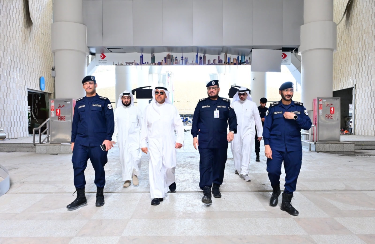 عذبي الناصر خلال جولته بمبنى «T1»