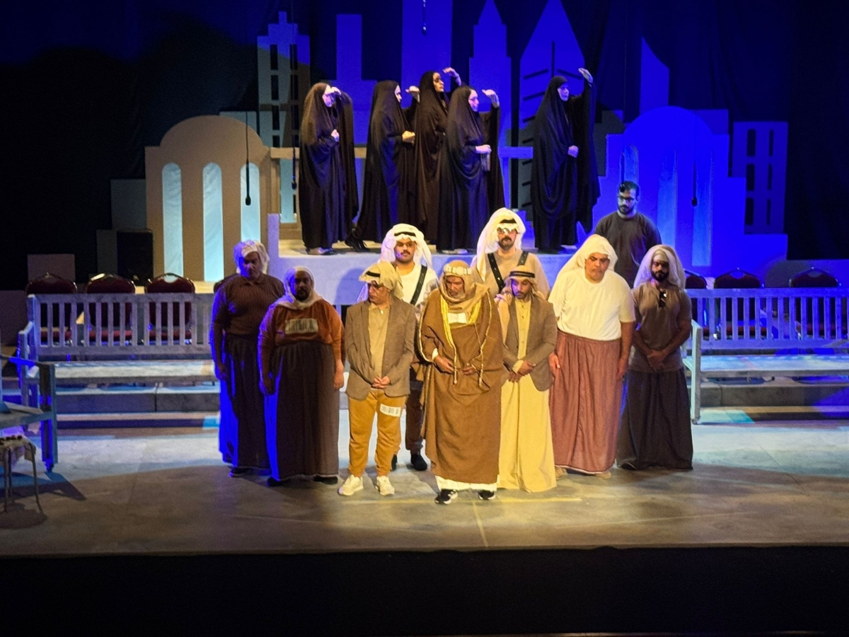 من العرض المسرحي