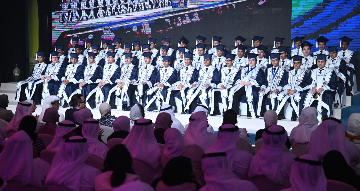 الخريجون... على مقاعد التكريم 