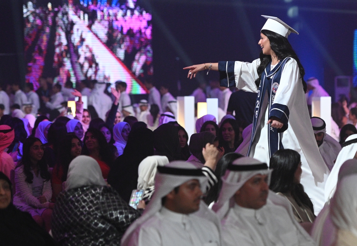 ... على منصة التخرج 