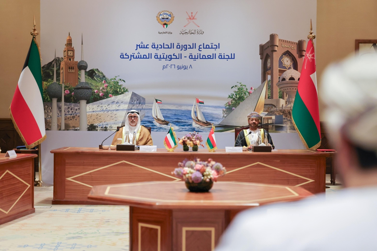 جراح الجابر وبدر البوسعيدي على هامش انعقاد اللجنة المشتركة