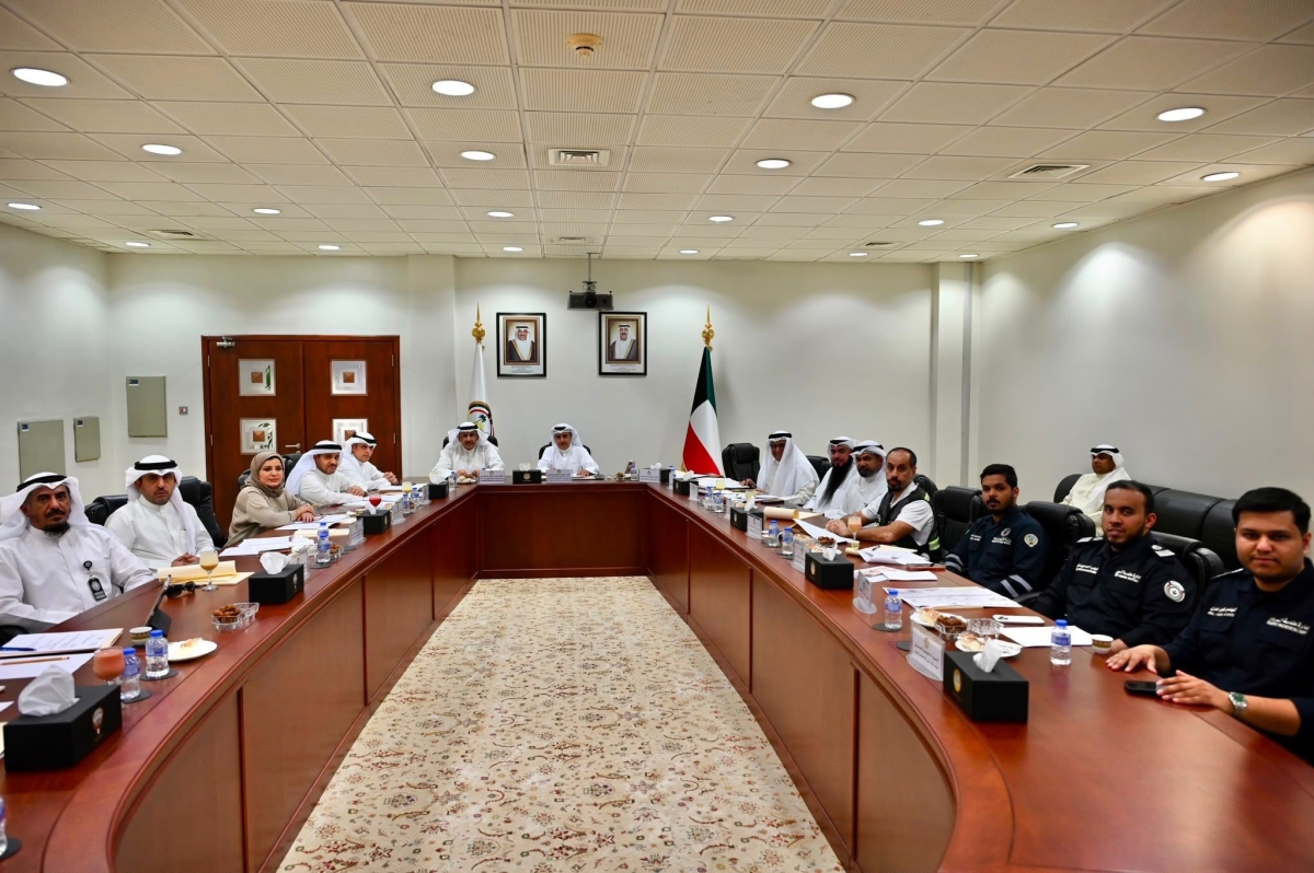 جانب من اجتماع لجنة الخدمات العامة
