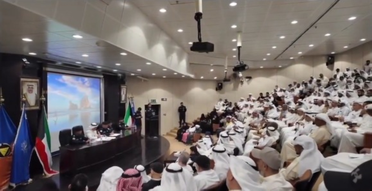 لقطة عامة للاجتماع والحضور