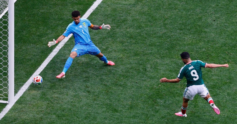 المكسيك تحقق فوزاً سهلاً على جنوب إفريقيا في افتتاح كأس العا