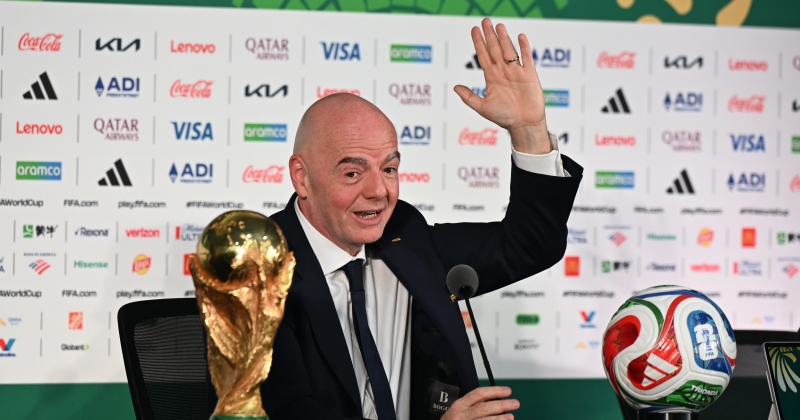 إنفانتينو مازحاً: إيطاليا قد تتأهل لكأس العالم المقبلة.. إذا رفعنا عدد المنتخبات إلى 64 