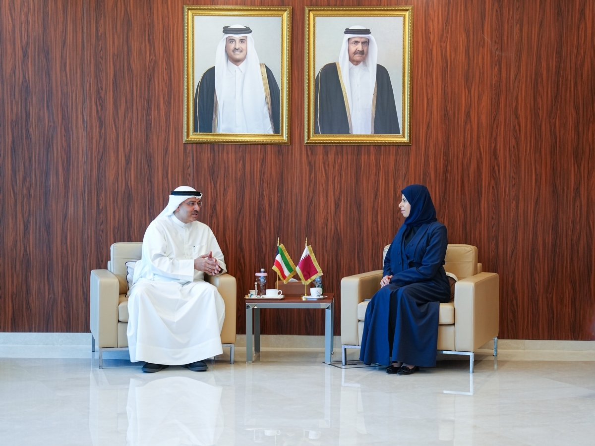 البصيري مع الوزيرة القطرية