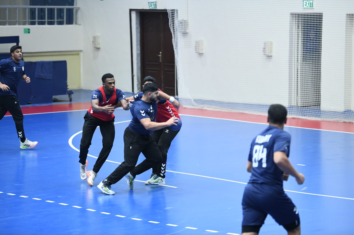 لاعبو منتخب الكويت للشباب خلال التدريب